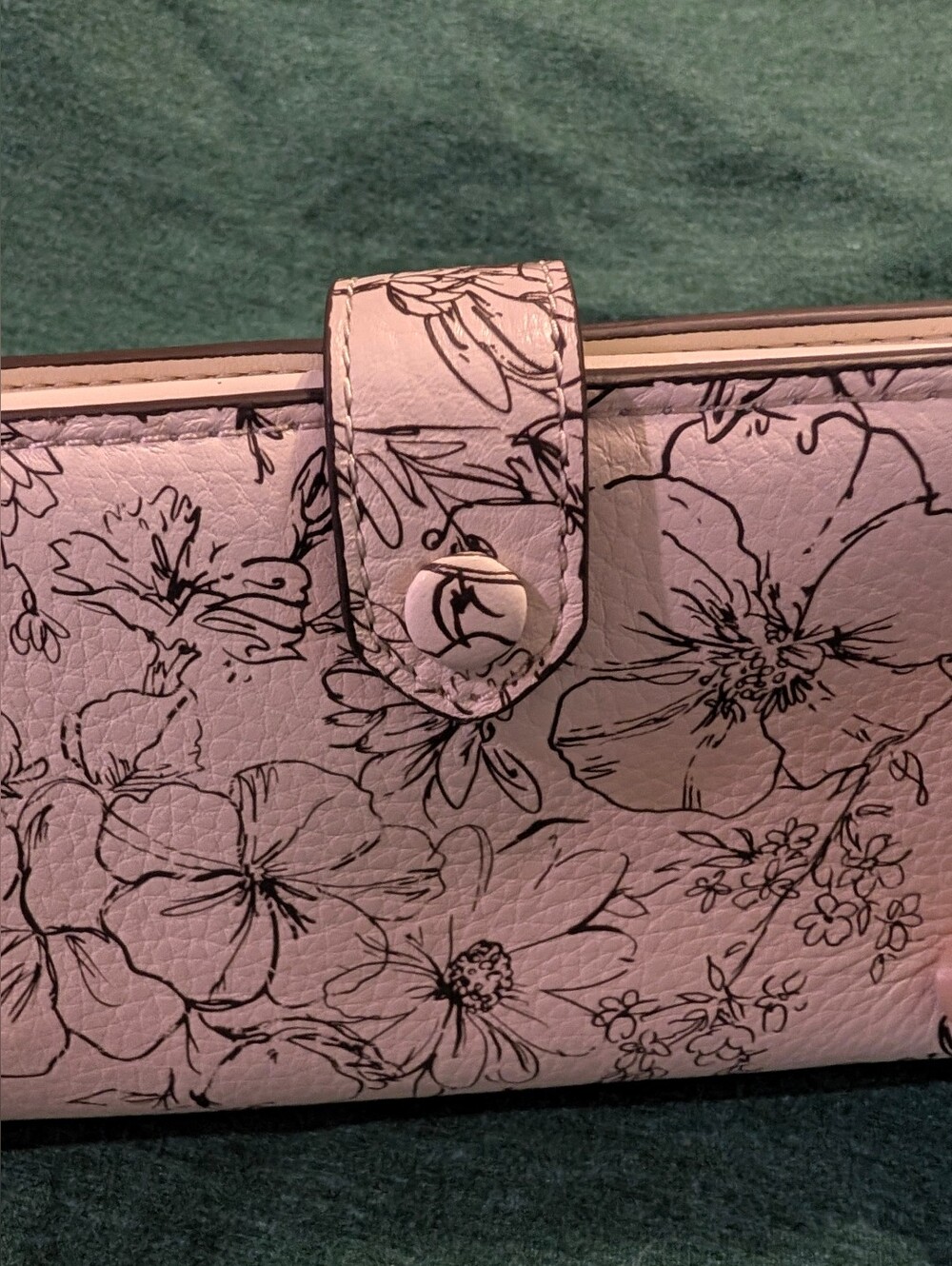 Vera Bradley White Floral Wristlet Wallet